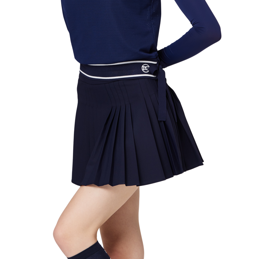 High-waisted women's pleated skirt